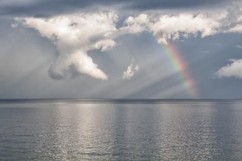 "Arc de Sant Martí" Arco iris y nubes sobre el mar 