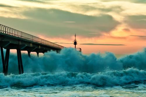 "Pont del Petroli Badalona" Puente dentro del mar 